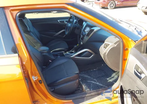 2013 Hyundai Veloster Base W/Black z USA, uszkodzony, nr VIN KMHTC6AD5DU137647